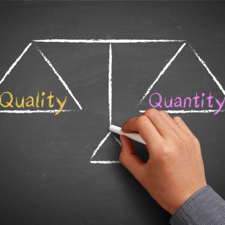 Drawing of an analog scale with quality and quantity evenly balanced